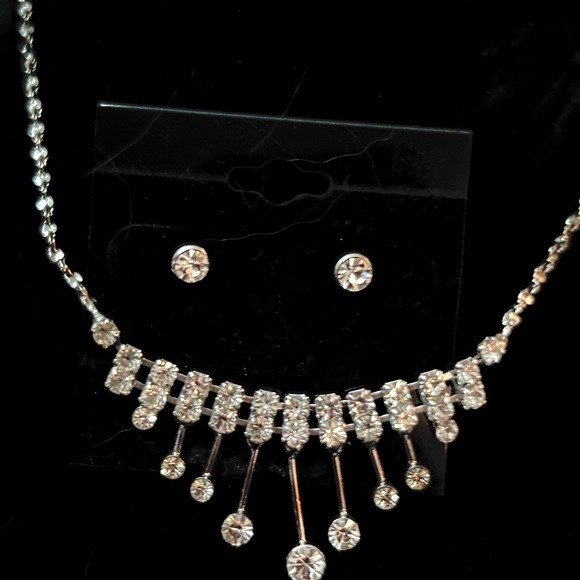 2 PIECE CLEAR RHINESTONE EARRING AND NECKLACE SET - Picture 1 of 13